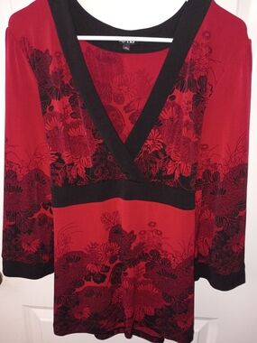 Apt. 9 Red and Black V-Neck Floral Tunic